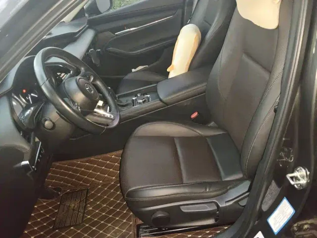 Mazda Axela — Фото автомобиля 16