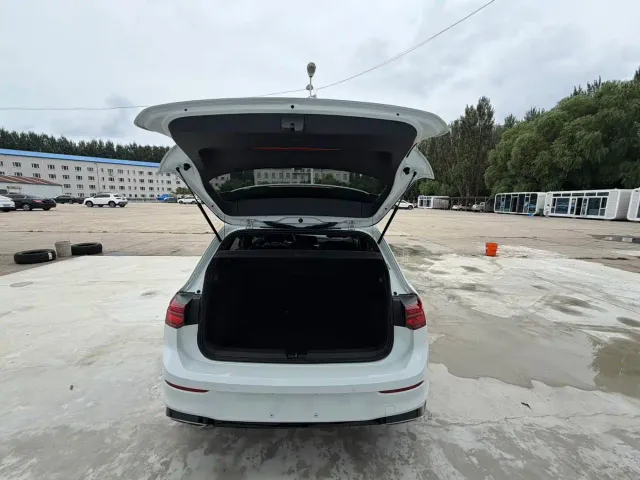 Volkswagen Golf — Фото автомобиля 8