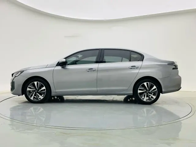 Peugeot 408 — Фото автомобиля 4