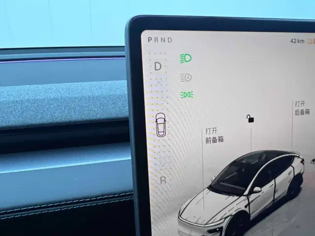 Tesla Model Y — Фото автомобиля 14
