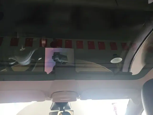 Tesla Model Y — Фото автомобиля 17