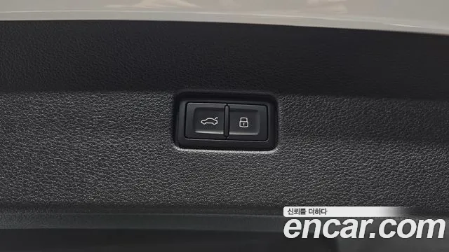 Audi Q8 55 TFSI quattro Premium — Фото автомобиля 27