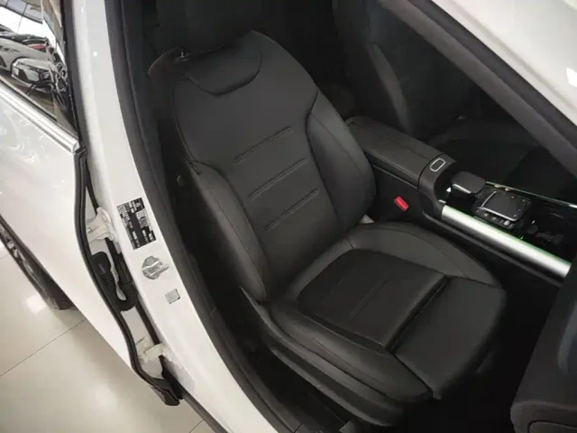 Mercedes-Benz GLA-Class — Фото автомобиля 24