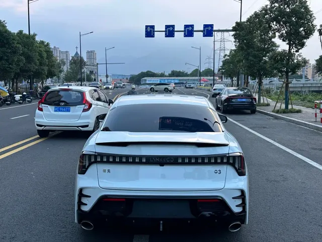 Lynk & Co 03 — Фото автомобиля 15