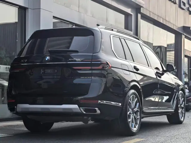 BMW X7 — Фото автомобиля 9