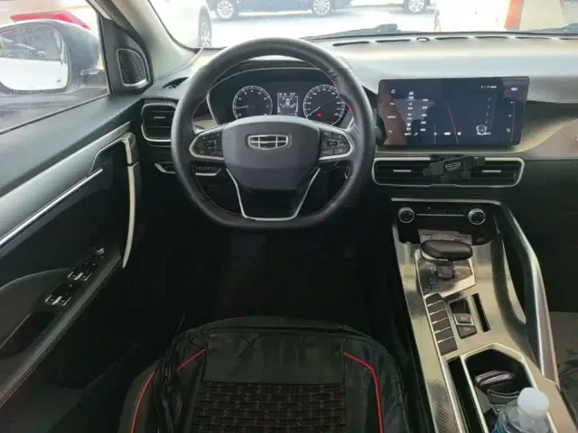 Geely Binyue — Фото автомобиля 10