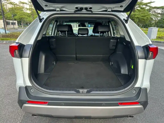Toyota RAV4 — Фото автомобиля 21