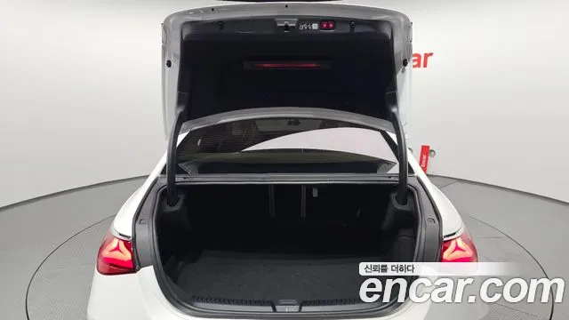 Mercedes-Benz E-Class — Фото автомобиля 20