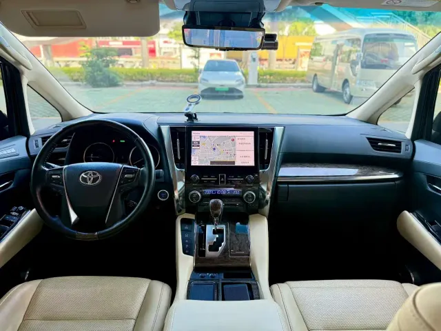 Toyota Alphard — Фото автомобиля 9