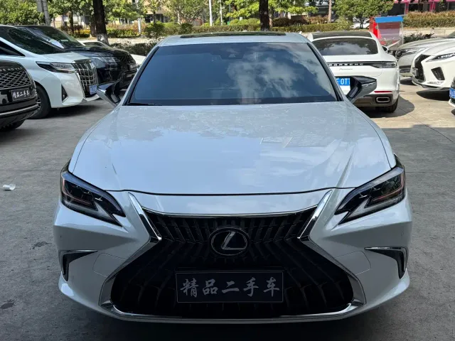 Lexus ES — Фото автомобиля 2