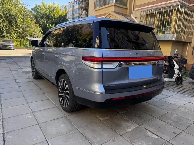 Lincoln Navigator — Фото автомобиля 9