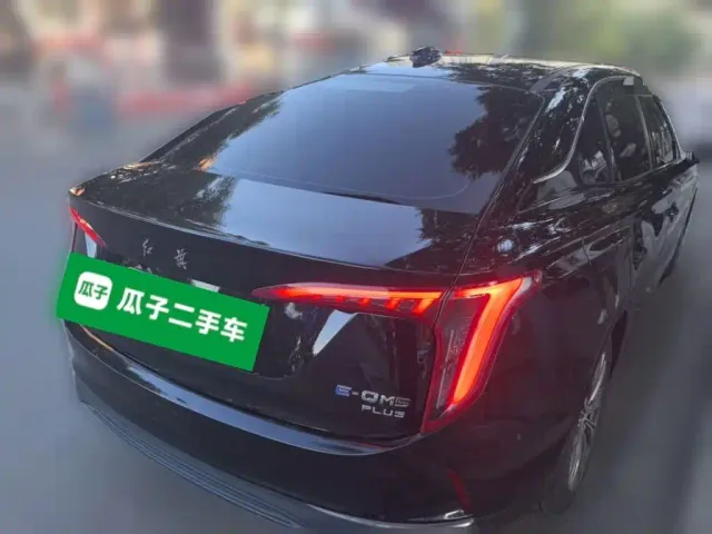 Hongqi E-QM5 — Фото автомобиля 4
