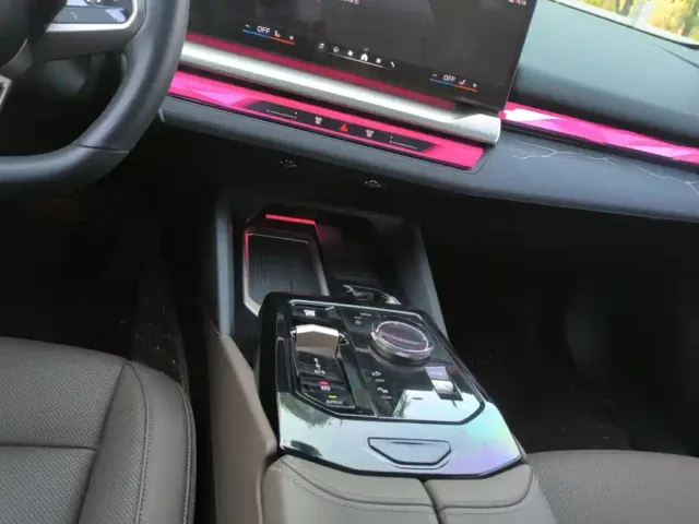 BMW 5 Series — Фото автомобиля 16