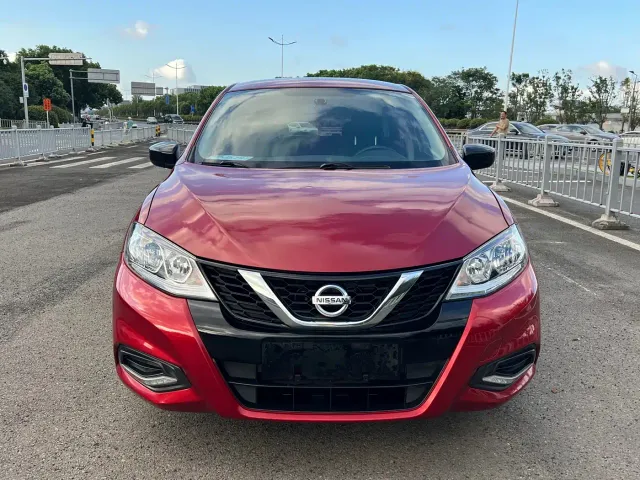 Nissan Tiida — Фото автомобиля 2