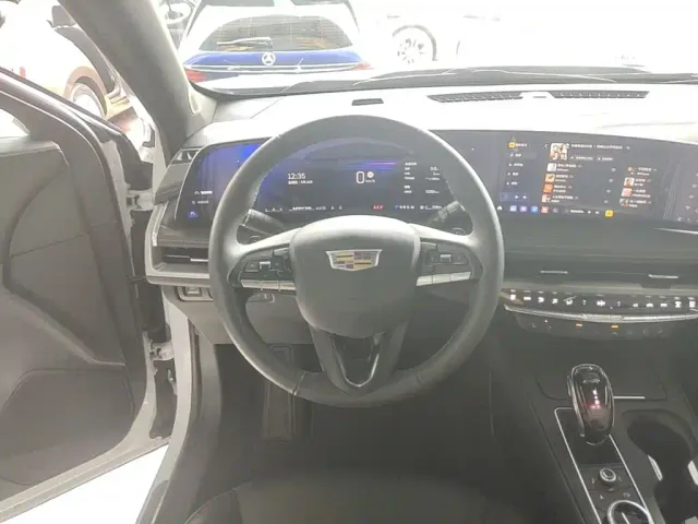 Cadillac XT4 — Фото автомобиля 10