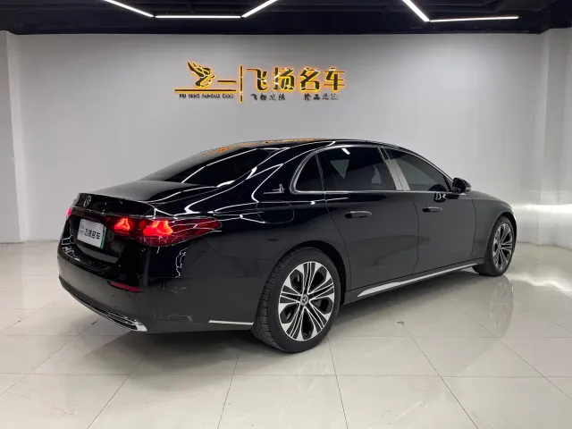 Mercedes-Benz E-Class — Фото автомобиля 21