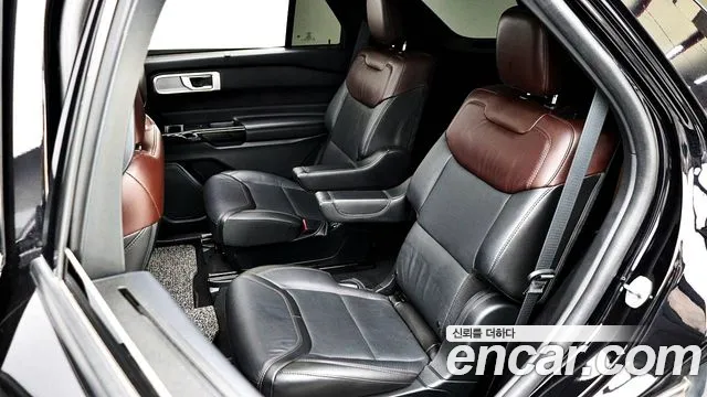 Ford Explorer — Фото автомобиля 8