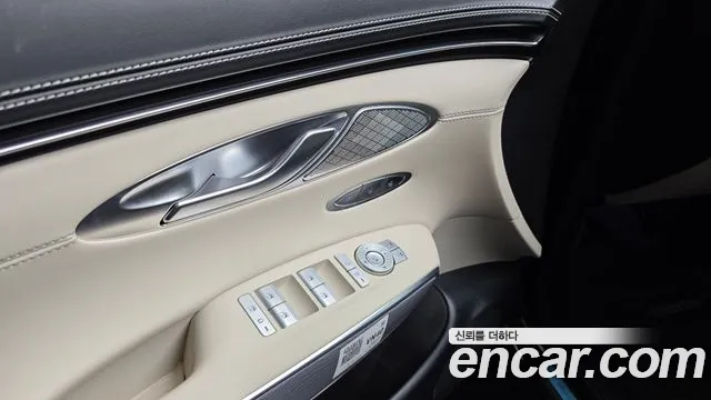Genesis GV70 — Фото автомобиля 25