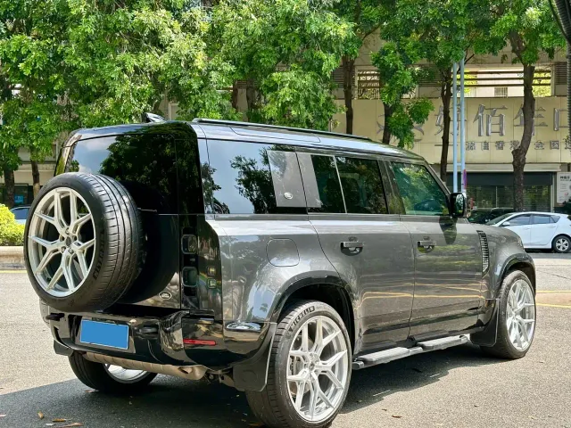 Land Rover Defender — Фото автомобиля 6