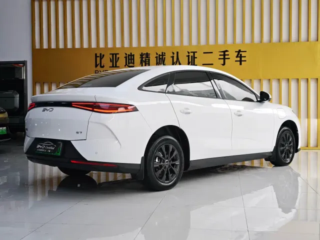 BYD e7 — Фото автомобиля 9