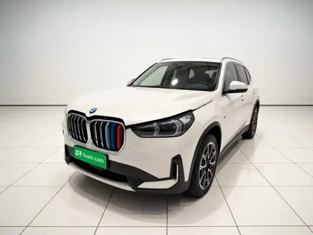 Фотография автомобиля — BMW X1