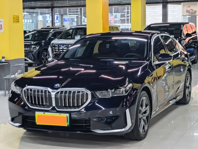 Фотография автомобиля — BMW i5