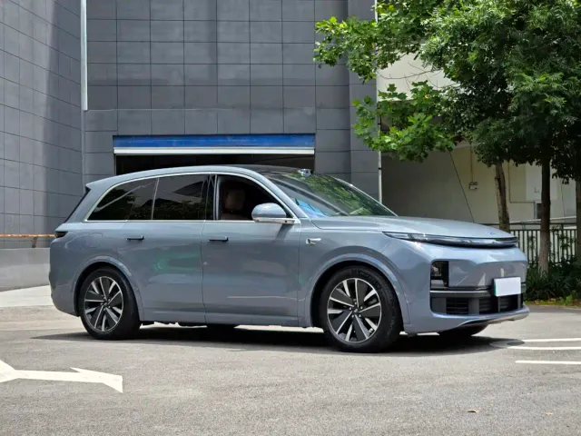 Li Auto L8 — Фото автомобиля 3