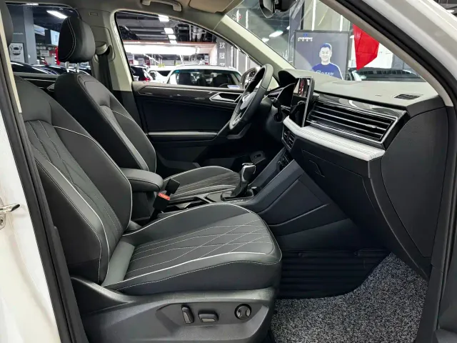 Volkswagen Tiguan L — Фото автомобиля 10
