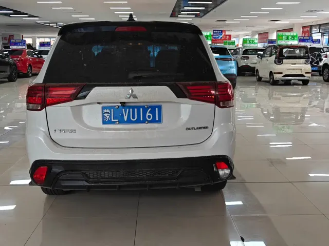 Mitsubishi Outlander — Фото автомобиля 5