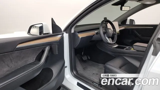 Tesla Model Y — Фото автомобиля 15