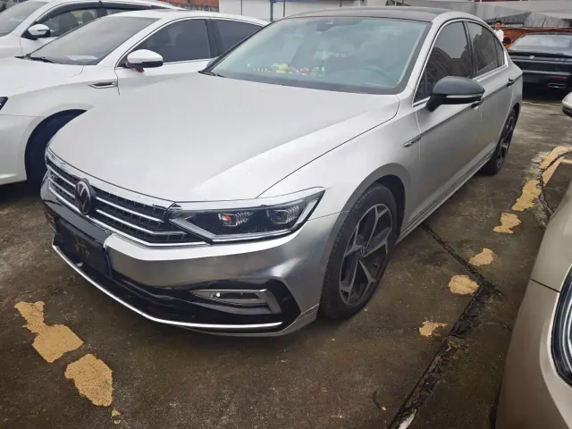 Фотография автомобиля — Volkswagen Magotan