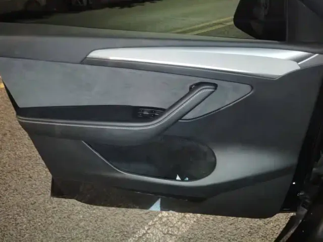 Tesla Model Y — Фото автомобиля 7
