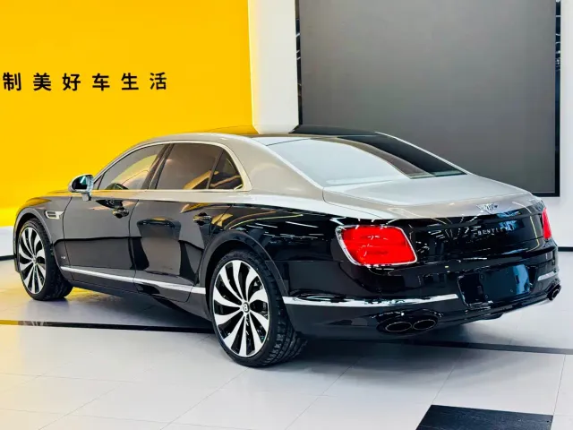 Bentley Flying Spur — Фото автомобиля 27