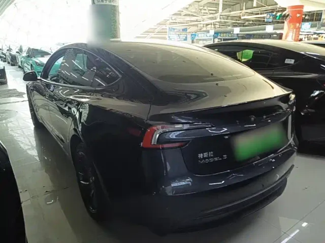 Tesla Model 3 — Фото автомобиля 4