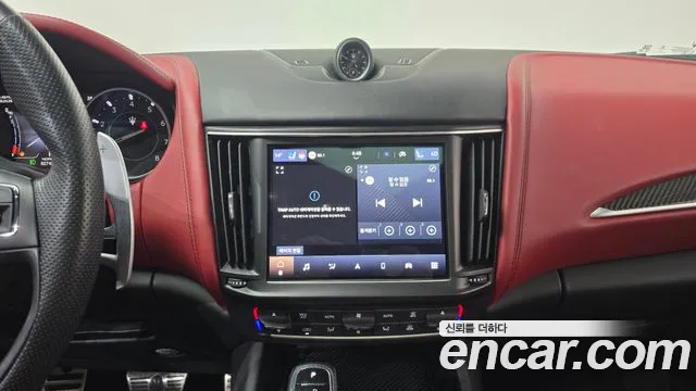Maserati Levante — Фото автомобиля 13