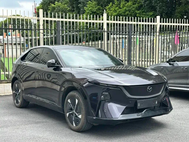 Mazda EZ-60 — Фото автомобиля 3