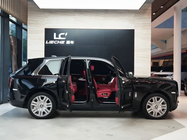 Rolls-Royce Cullinan — Фото автомобиля 3