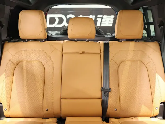 Land Rover Defender — Фото автомобиля 22