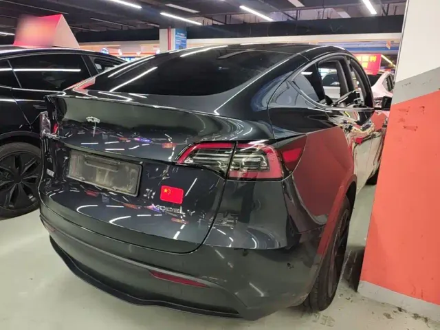 Tesla Model Y — Фото автомобиля 6