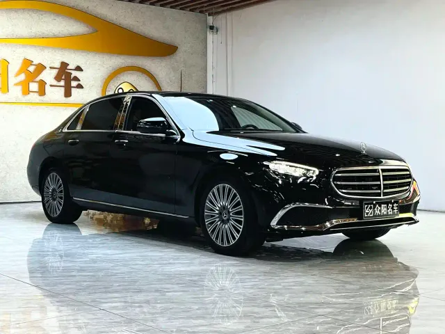 Mercedes-Benz E-Class — Фото автомобиля 3