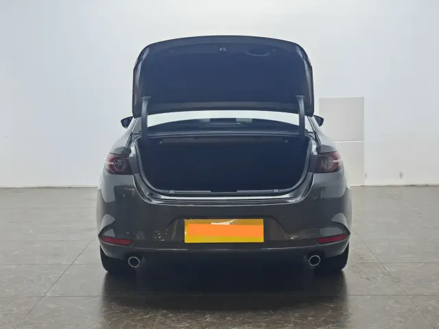 Mazda Axela — Фото автомобиля 13