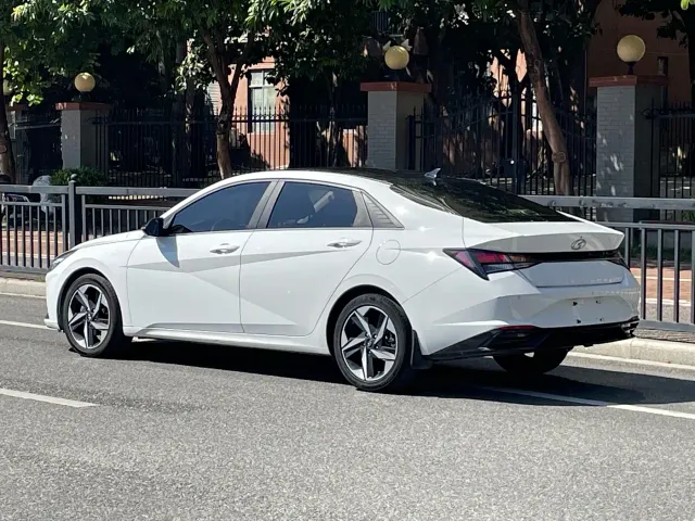 Hyundai Elantra — Фото автомобиля 18