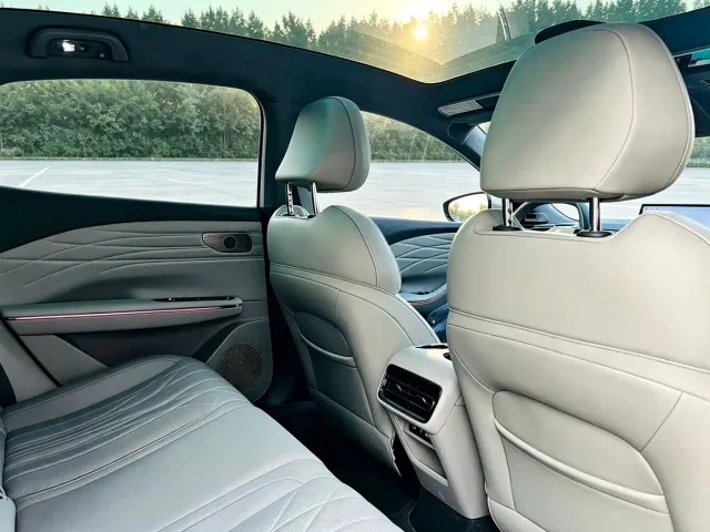 Geely Galaxy Xingyao 8 — Фото автомобиля 9
