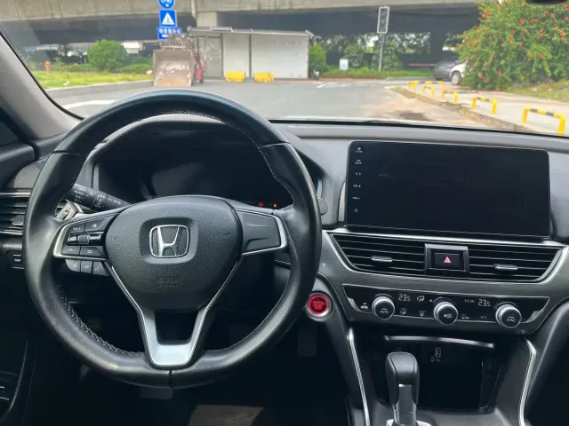 Honda Accord — Фото автомобиля 12