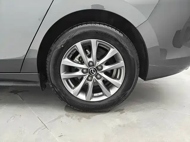Mazda Axela — Фото автомобиля 10