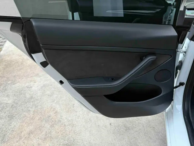 Tesla Model 3 — Фото автомобиля 10