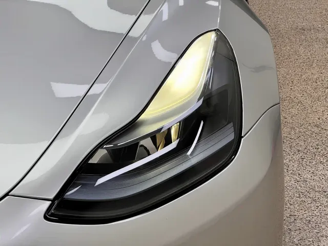 Tesla Model 3 — Фото автомобиля 9