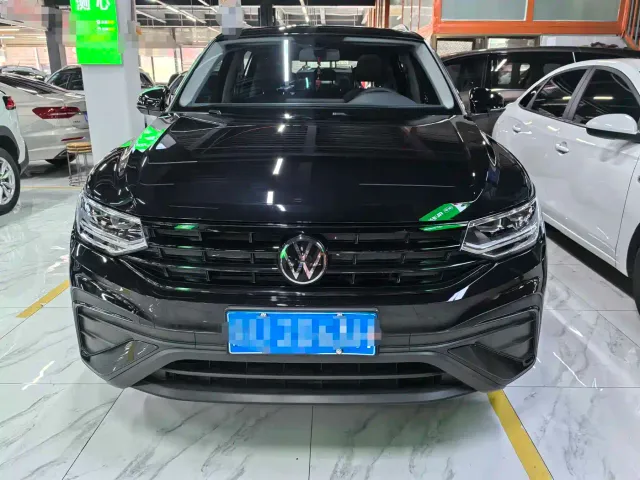 Volkswagen Tiguan L — Фото автомобиля 2