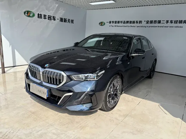 Фотография автомобиля — BMW 5 Series