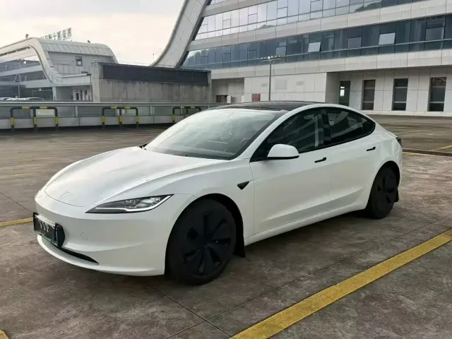 Фотография автомобиля — Tesla Model 3